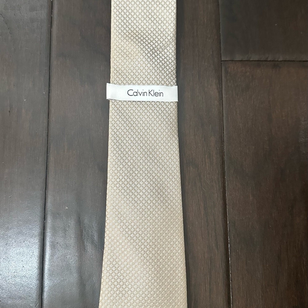 NWT Calvin Klein Light Tan Tie - Picture 3 of 3